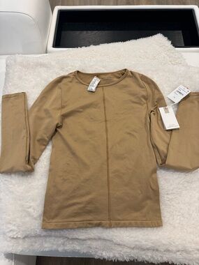 Good American Sculpted Seamless Long
Sleeve Top S/M- Pecan NWT